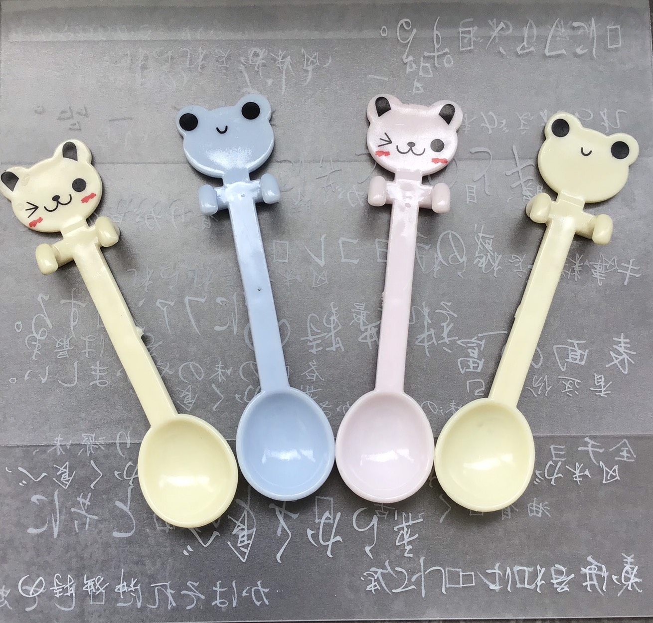 ช้อน เมลามีนหน้าแมว คละสี  6pcs. (Cartoon Cup Love Cat)